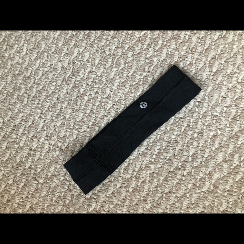 lululemon headband.